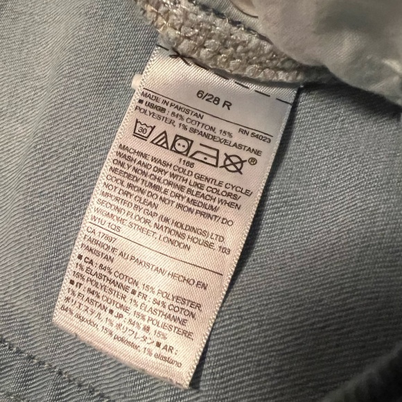 Gap Size 6 Distressed Jeans - Picture 6 of 6